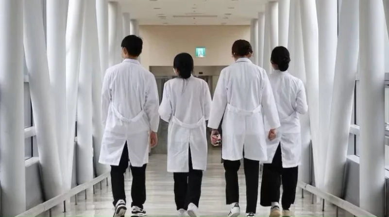 مقاعد إضافية لدراسة الطب رغم احتجاج الأطباء في كوريا