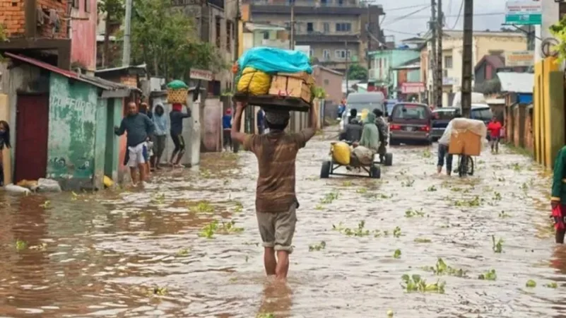 مدغشقر.. مقتل (11) شخصًا ونزوح الآلاف جراء إعصار 