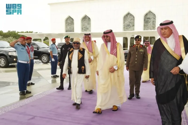 ولي عهد البحرين ورئيسا الصومال وجزر القمر يغادرون جدة 2 2291501