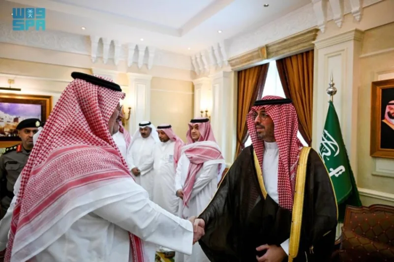 الأمير سعود بن جلوي يستقبل منسوبي محافظة جدة والمراكز التابعة لها المهنئين بعيد الفطر