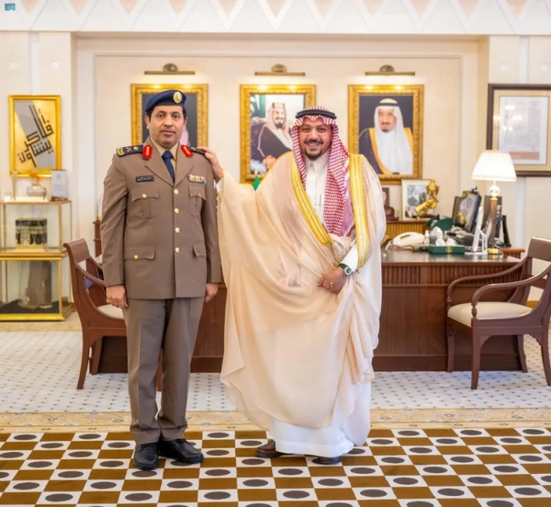 أمير القصيم يقلّد مدير الدفاع المدني بالمنطقة رتبة لواء