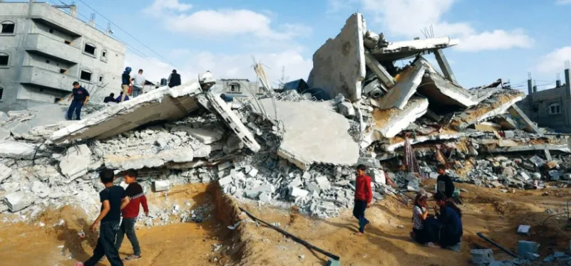إسرائيل تكثف ضرباتها على غزة وتستعد لاجتياح رفح