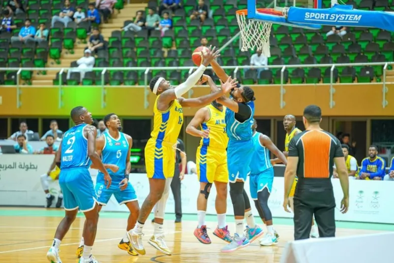 الهلال يتصدّر الجولة الأولى من المربع الذهبي لكرة السلة بالفوز على النصر (89-74)