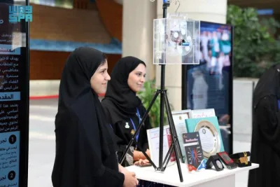 وزير الاتصالات يجتمع بطلاب جامعة الملك عبدالعزيز ويشيد بدورهم في نمو الاقتصاد الرقمي والابتكار وزير الاتصالات يجتمع بطلاب جامعة الملك عبدالعزيز ويشيد بدورهم في نمو الاقتصاد الرقمي والابتكار