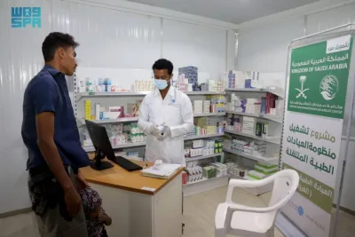 العيادات الطبية المتنقلة لمركز الملك سلمان للإغاثة في حرض تقدم خدماتها لـ 1.143 مستفيدًا العيادات الطبية المتنقلة لمركز الملك سلمان للإغاثة في حرض تقدم خدماتها لـ 1.143 مستفيدًا