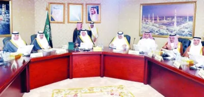 أمير مكة يناقش المشروعات البلدية مع أمناء المحافظات
