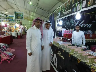 خيمة تسوقية تجذب زوار العيد في الباحة