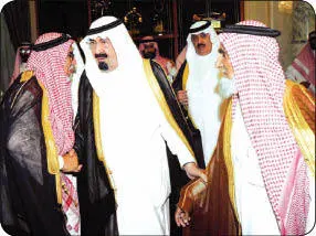 خادم الحرمين يستقبل السجناء السعوديين العائدين من قطر بعد العفو عنهم