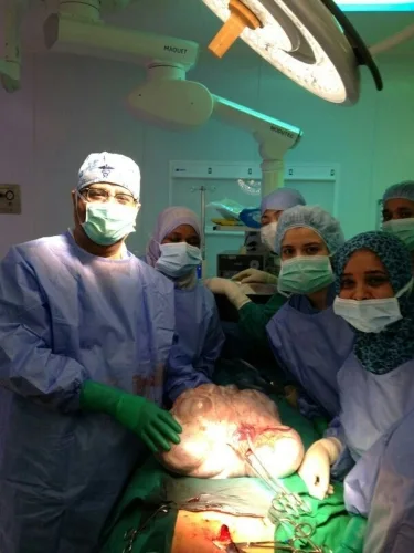 استئصال ورم يزن 11 كجم من رحم شابة في مستشفى بجدة