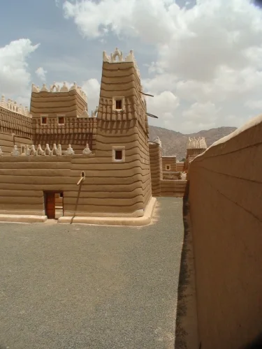 قصر إمارة نجران..مقر حكم المنطقة..وشاهد على فنون عمارتها