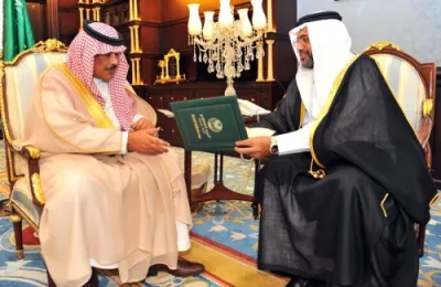 أمير الباحة يتسلّم التقرير السنوي لفرع البريد السعودي