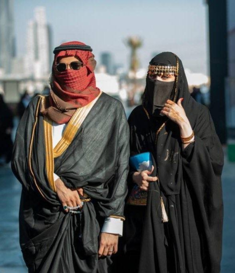 شاهد.. ‏زوار البوليفارد بأزياء التراث السعودي في يوم التأسيس