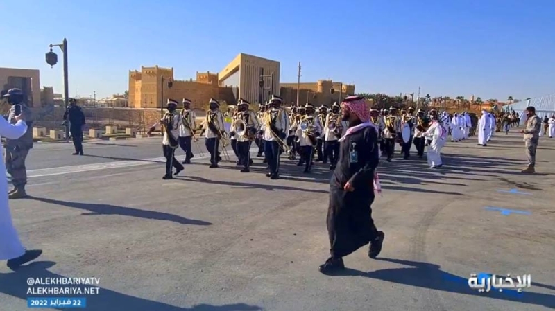 شاهد .. القطاعات الأمنية تشارك بمسيرة في الدرعية احتفالًا بيوم التأسيس