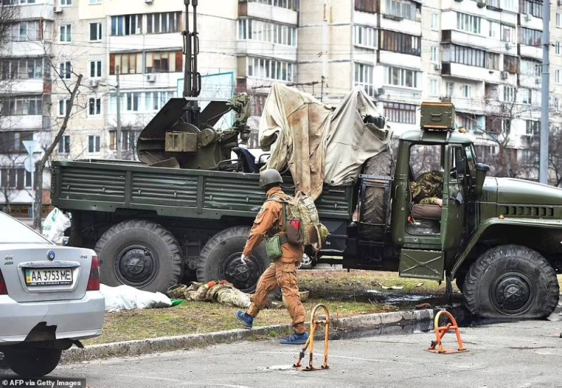 جثث وأنقاض ومدارس مدمرة.. شاهد: صور تكشف آثار الغزو الروسي على كييف
