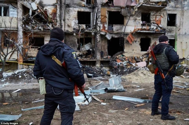 جثث وأنقاض ومدارس مدمرة.. شاهد: صور تكشف آثار الغزو الروسي على كييف
