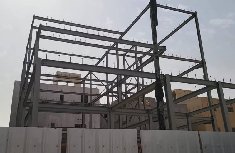 شاهد:  فيلا تحت الإنشاء باستخدام  "الحديد البارد  "  شرق الرياض