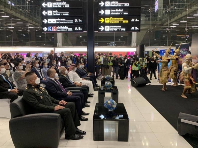 بعد غياب 32 عاما.. شاهد: لحظة وصول أول طائرة سعودية  لمطار بانكوك