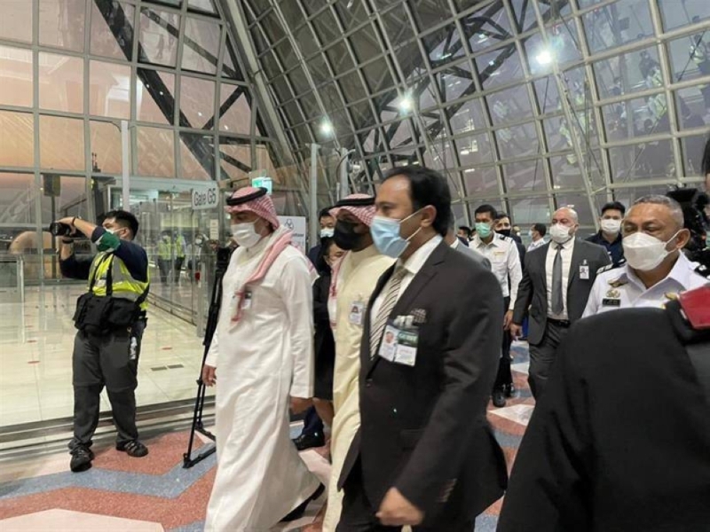 بعد غياب 32 عاما.. شاهد: لحظة وصول أول طائرة سعودية  لمطار بانكوك