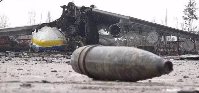 شاهد: أول صور لأكبر طائرة في العالم محطمة بعد قصفها بصاروخ روسي في مطار أوكراني
