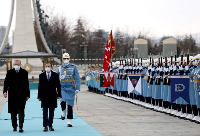 شاهد.. لحظة استقبال أردوغان للرئيس الإسرائيلي في العاصمة التركية أنقرة