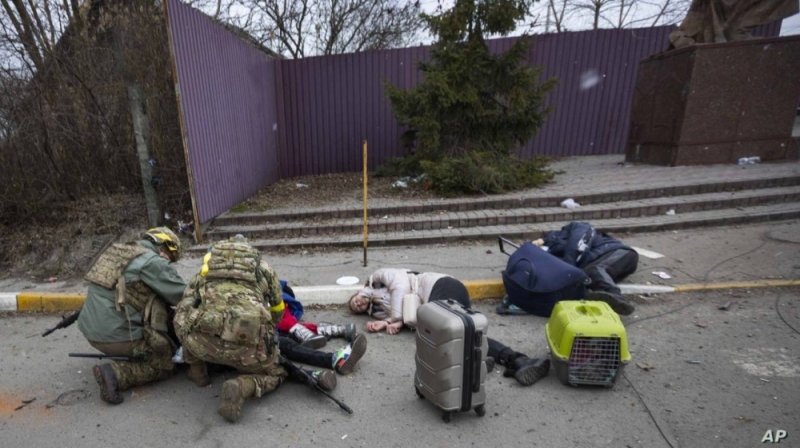 شاهد: نهاية مأساوية لعائلة أوكرانية هربوا من الغزو الروسي فلقوا حتفهم قرب العاصمة كييف