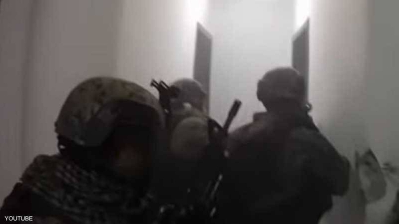 اكتسح الإنترنت.. شاهد: حقيقة فيديو اعتقال القوات الروسية للرئيس الأوكراني "زيلينسكي"