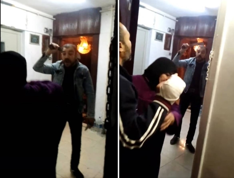 مصر .. شاهد: شخص يهجم على منزل آخر ممسكاً بساطور في يده ويهدده بالقتل وامرأة تمنعه