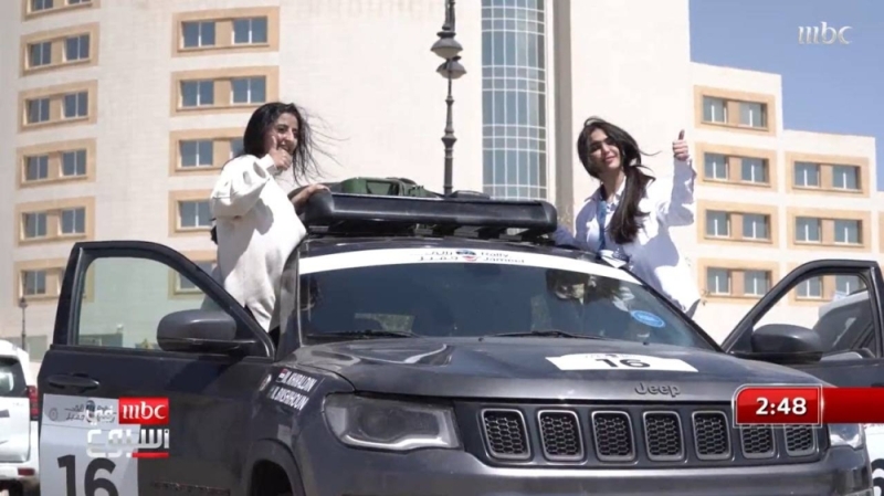 بالفيديو : سمر وشقيقتها ولاء تشاركان في أول رالي للسيدات بالمملكة: "نصنع التاريخ"