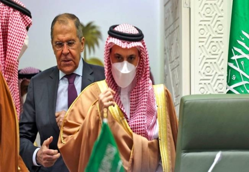 وزير الخارجية يجري اتصالاً هاتفياً بنظيره الروسي.. والكشف عن المقترح السعودي لحل الأزمة الأوكرانية