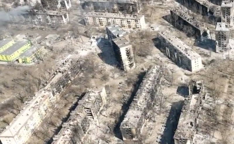 شاهد:  طائرة درون توثق الدمار الشامل  لمدينة "ماريوبول" الأوكرانية بعد القصف الروسي بالقنابل الفراغية