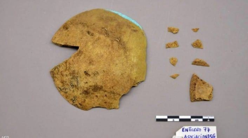 شاهد ماذا وجدوا علماء آثار داخل قبر جراح عاش قبل ألف عام