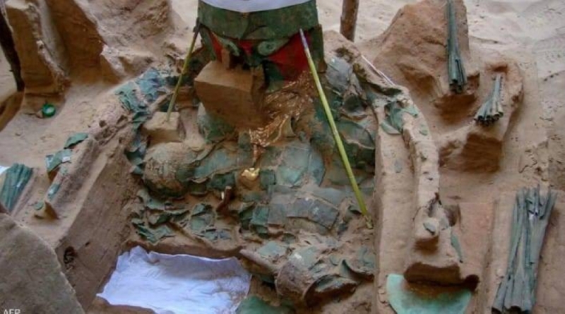 شاهد ماذا وجدوا علماء آثار داخل قبر جراح عاش قبل ألف عام