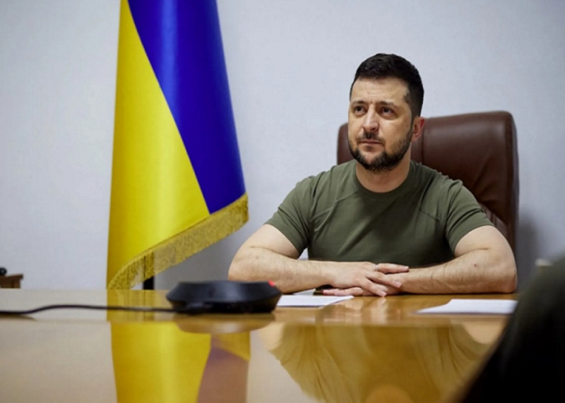 لأول مرة.. رئيس أوكرانيا يقيل مسؤولين كبيرين "خائنين"