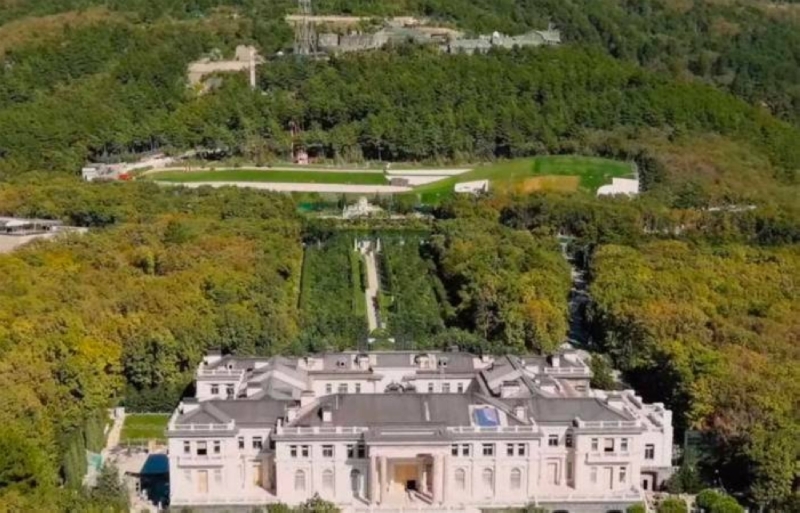 بوتين يمتلك قصراً فاخراً بمليار و300 مليون دولار على ساحل البحر الأسود.. والكشف عن أبرز مواصفاته - فيديو وصور