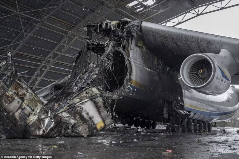 شاهد : صور جديدة تظهر حجم الدمار الذي حل بأكبر طائرة في العالم بعد القصف الروسي على مطار هوستوميل الأوكراني