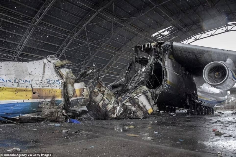 شاهد : صور جديدة تظهر حجم الدمار الذي حل بأكبر طائرة في العالم بعد القصف الروسي على مطار هوستوميل الأوكراني