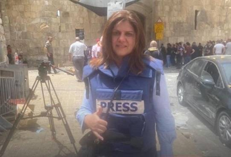 من هي الصحفية " شيرين أبو عاقلة" التي قتلت اليوم أثناء تغطية اقتحام الجيش الإسرائيلي  لمخيم جنين؟