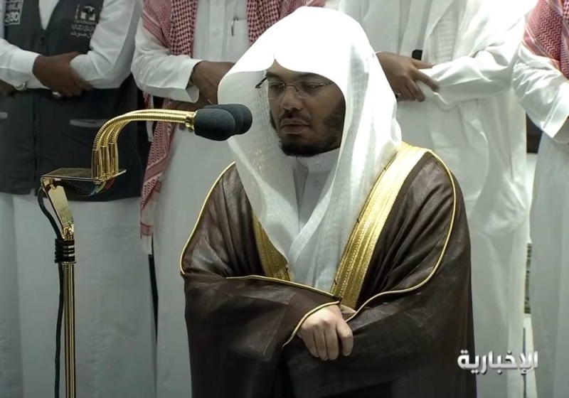 شاهد: لحظة أداء صلاة الغائب على الشيخ الراحل "خليفة بن زايد" في المسجد الحرام