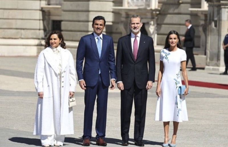 شاهد: أول ظهور رسمي لزوجة أمير قطر الشيخ تميم بن حمد أثناء زيارة رسمية إلى إسبانيا