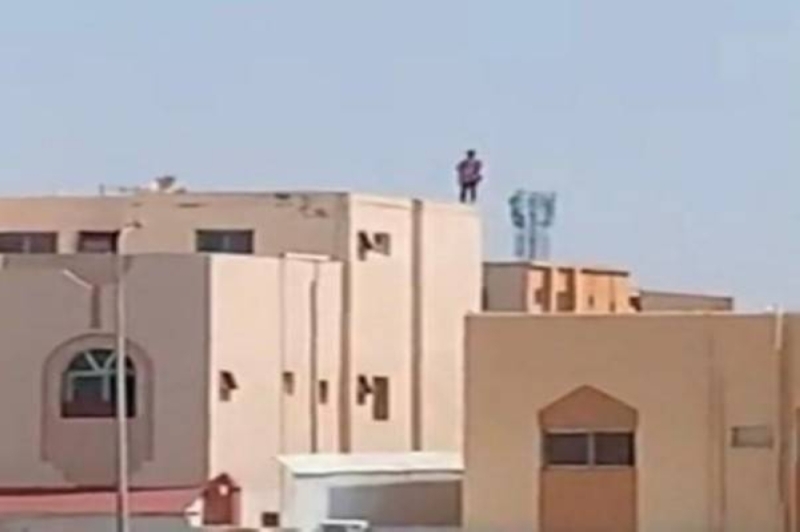 امرأة تحاول الانتحار قفزًا من سطح إحدى العمائر في تبوك
