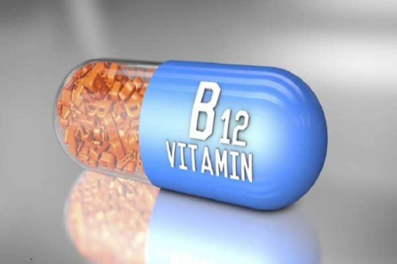 علامتان تشيران إلى نقص فيتامين B12  في الجسم