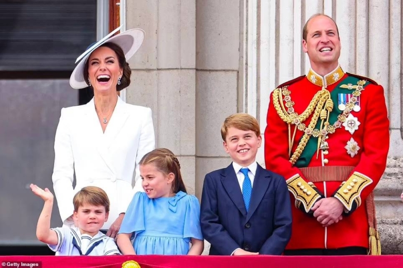 شاهد.. ملكة بريطانيا تحتفل باليوبيل البلاتيني بدون "الأمير هاري وميغان ميركل"