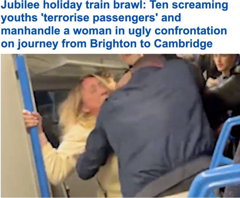 شاهد: شبان يعتدون على امرأة بالضرب باللكمات داخل قطار في بريطانيا