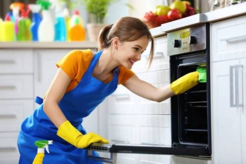 "الموارد البشرية" تكشف عن 5 شروط لانتقال العمالة المنزلية إلى صاحب عمل آخر 