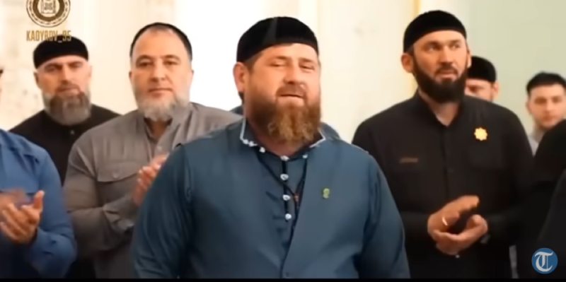 بالرقص والتصفيق.. شاهد.. كيف احتفل رئيس الشيشان بمناسبة عيد الأضحى مع عائلته بعد عودته من مكة