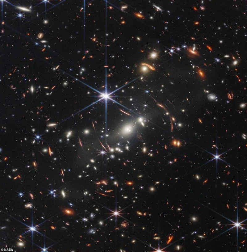 بـ10 مليارات دولار.. شاهد: بايدن يكشف عن أول صورة لأعماق الكون ملونة التقطت من تلسكوب "ناسا"