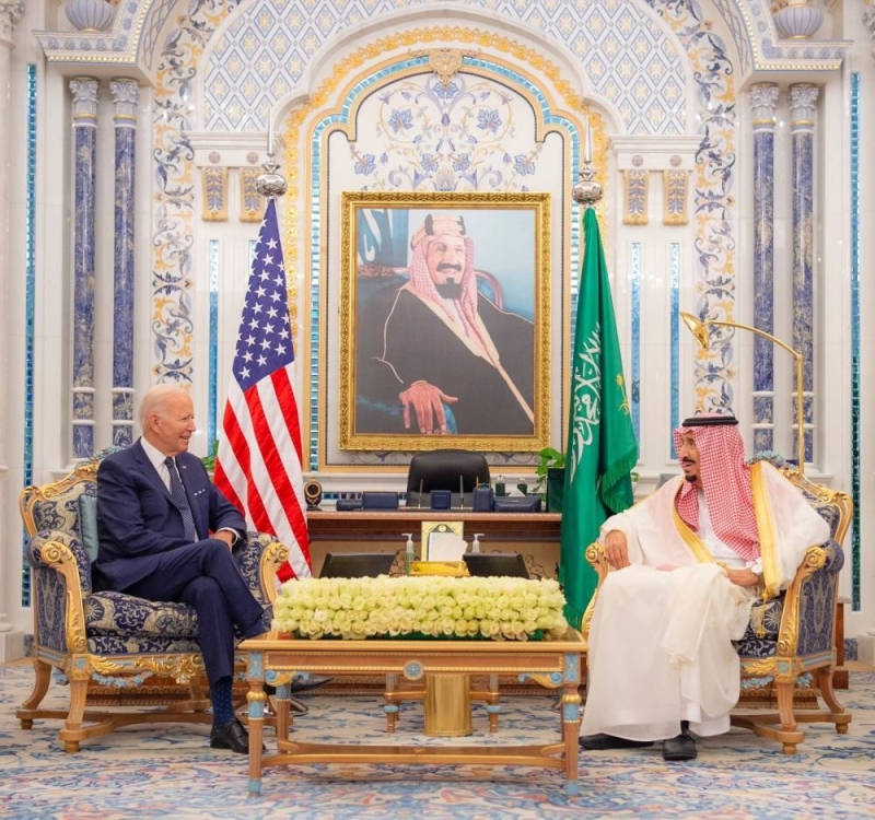 شاهد .. خادم الحرمين يلتقي الرئيس الأمريكي بايدن بقصر السلام في جدة