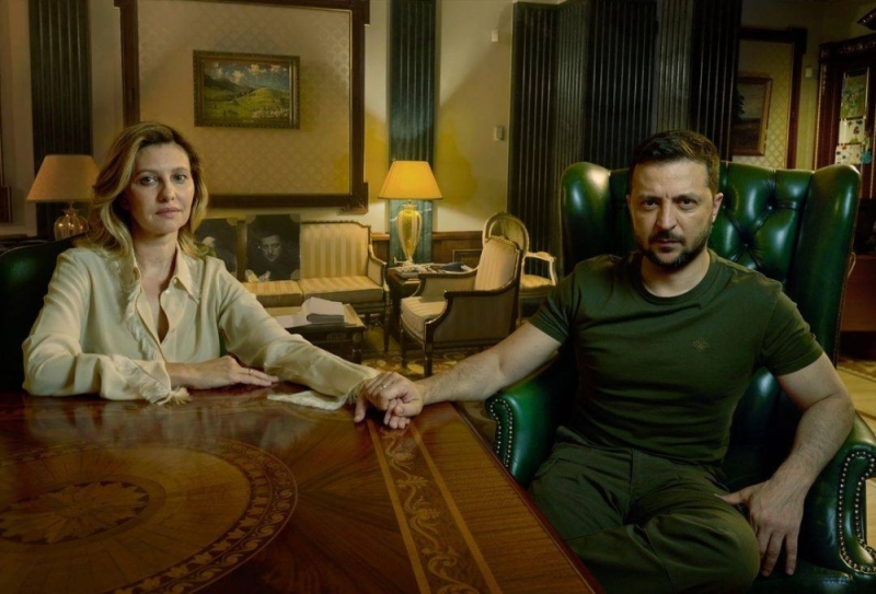 شاهد .. جلسة تصوير للرئيس الأوكراني زيلينسكي وزوجته رغم استمرار الحرب تثير الغضب!