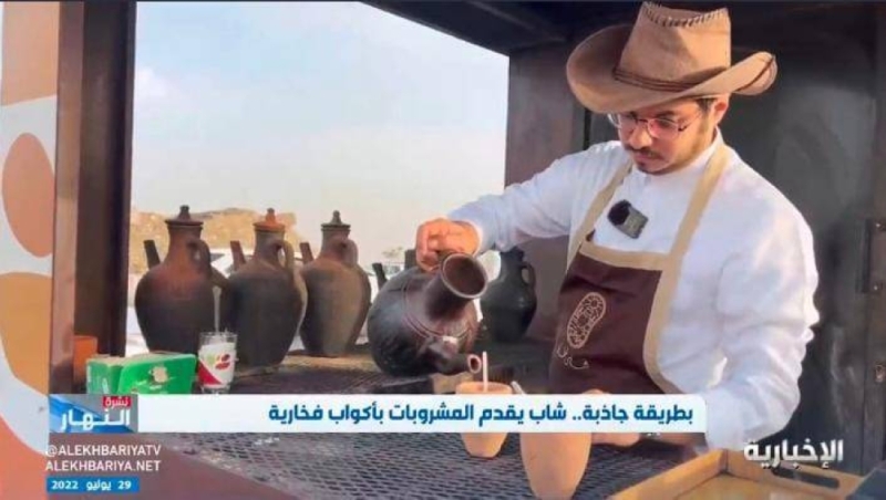شاهد:  شاب يقدم الشاي بأكواب فخارية.. ويروي تجربته وكيف بدأ المشروع
