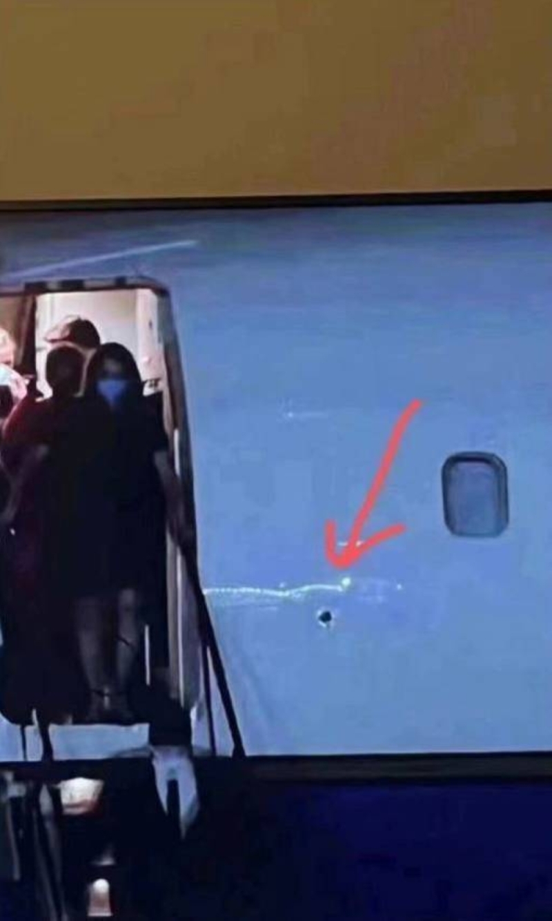 الكشف عن سر الثقوب على طائرة نانسي بيلوسي بعد زيارتها لتايوان - صور
